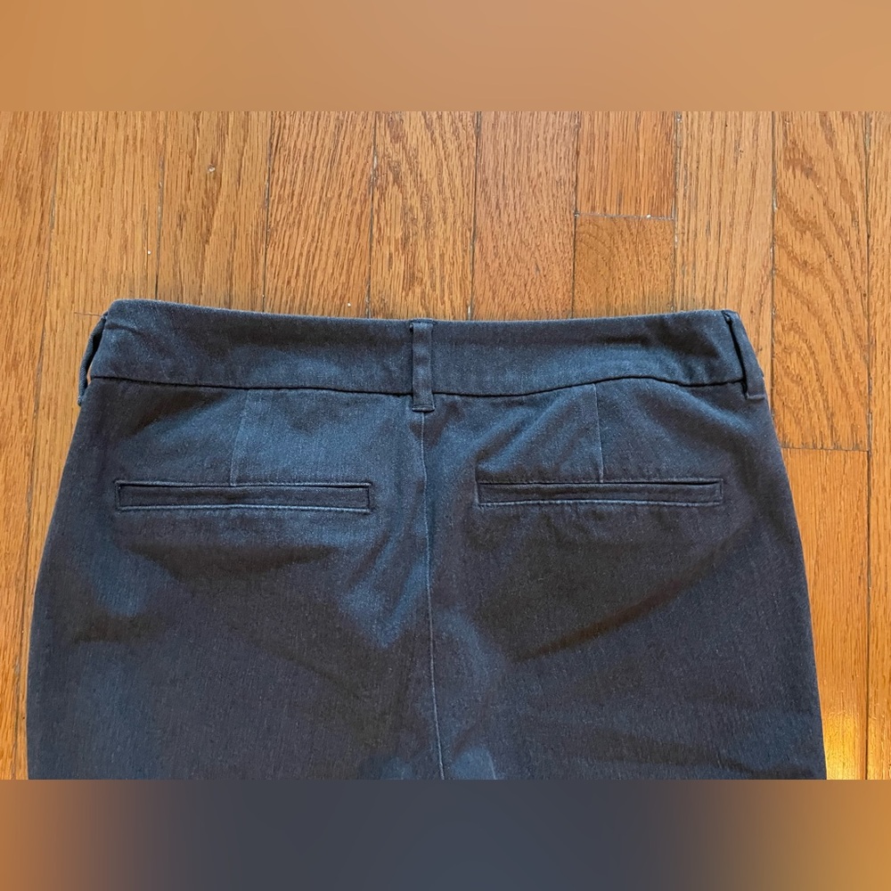 Old Navy
Mid rise
Size 2 - Picture 3 of 5
